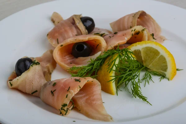 Salmone salato con olive — Foto Stock