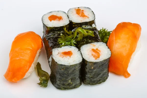 Sushi com salmão — Fotografia de Stock