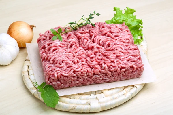 Minced meat with thyme — Stock Photo, Image