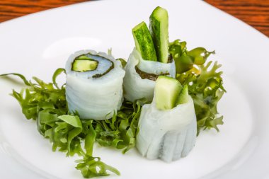 Taze soğuk kalamar sashimi