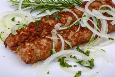 Soğan sığır eti kebabı