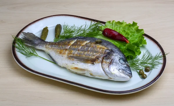 Dorado a la parrilla con eneldo — Foto de Stock