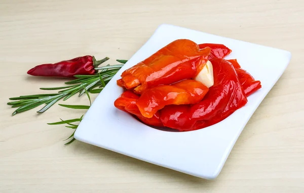 Marinoitu paprika valkosipulin kanssa — kuvapankkivalokuva