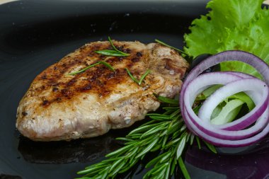 Biberiyeli ızgara domuz eti.