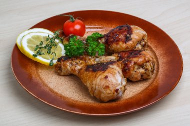 kızarmış tavuk budu