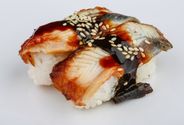 yılan balığı suşi