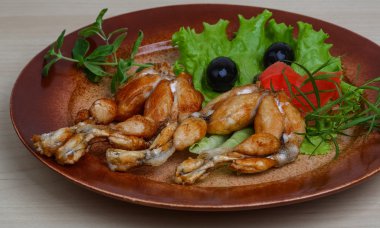 Kavrulmuş kurbağa bacağı