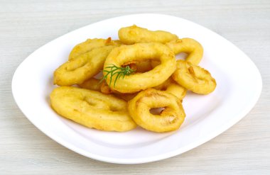 Dereotu ile kalamar halkaları