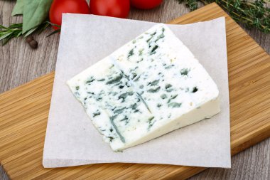 mavi peynir otlar ile