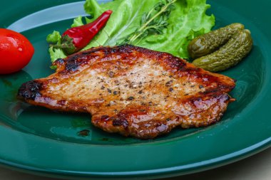 Biber ile kavrulmuş domuz eti