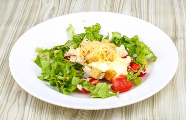 Tavuklu Sezar salatası