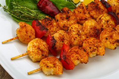 Rosemary ile karides şiş