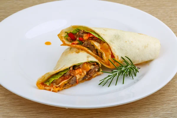 Tortilla avvolgente con carne — Foto Stock