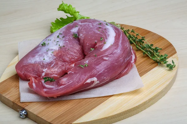 Свиная вырезка с тимьяном — стоковое фото