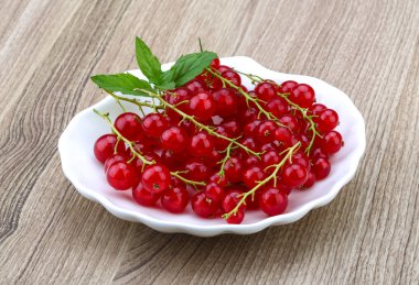 Kırmızı kuş üzümü