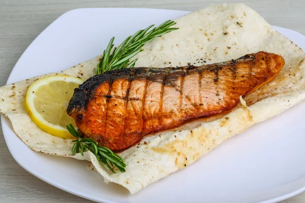 Grilled salmon with dill — Stock Photo, Image
