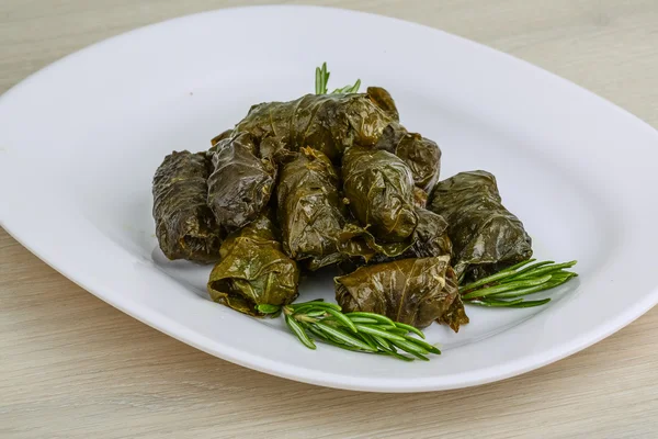 Griechisches Dolma in Traubenblättern — Stockfoto