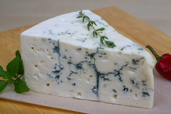 Blue cheese with basil and rosemary — Stock Photo, Image