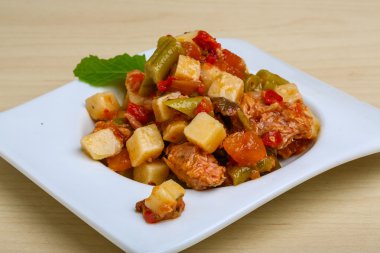 Ton balıklı Nicoise Salatası