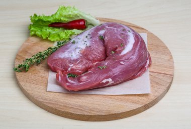 pişmemiş domuz eti bonfile