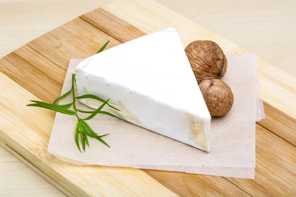 Brie cheese with wallnuts — Stock Photo, Image