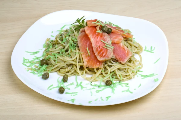 Pasta with salmon and capers — Stock Photo, Image