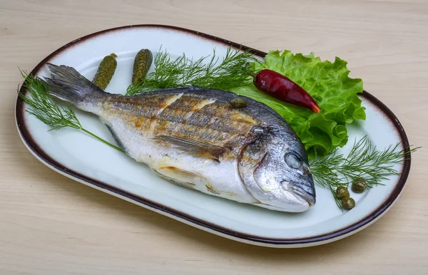 Dorado a la parrilla con hierbas —  Fotos de Stock