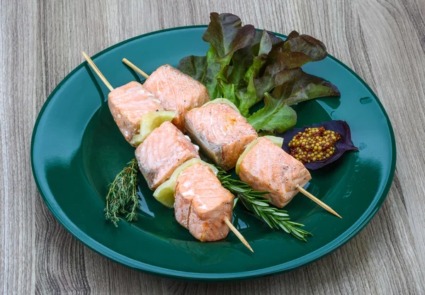 Spiedini di salmone con rosmarino — Foto Stock