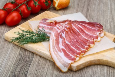 dereotu ile soğuk dilimlenmiş jambon