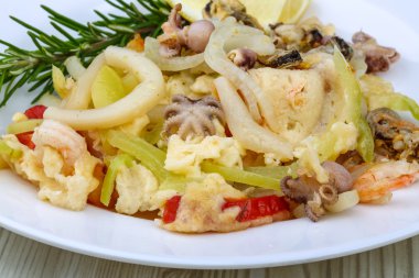 Deniz ürünleri rosemary ile kokteyl