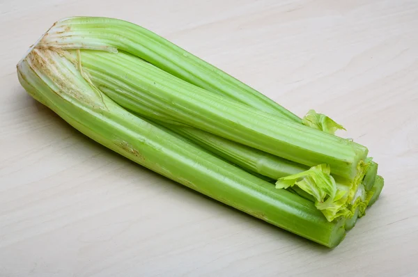 Grüne Selleriestangen — Stockfoto