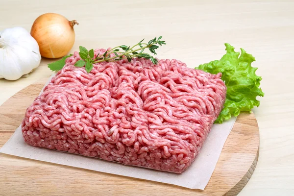 Minced meat with thyme — Stock Photo, Image