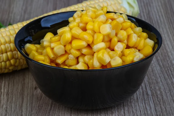 Sweet canned fresh corn — Stock Photo, Image