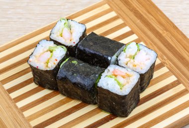 Karides ile Japonya rulo