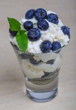 Yaban mersini mascarpone peyniri ile