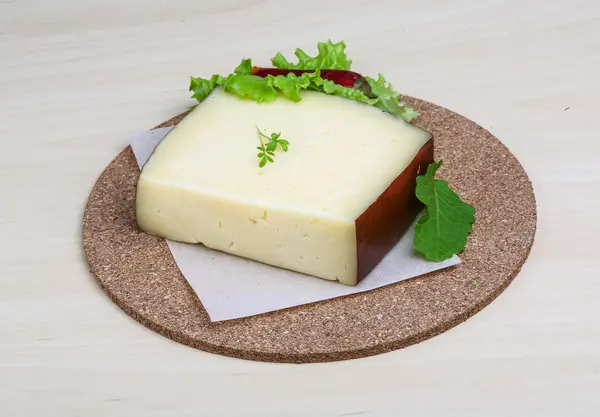 Peça de queijo duro — Fotografia de Stock