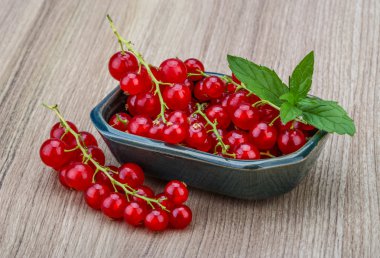 kase kırmızı kuş üzümü