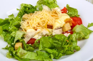 Tavuklu Sezar salatası