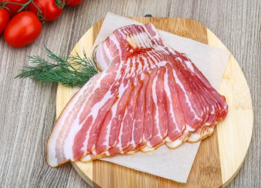 dereotu ile soğuk dilimlenmiş jambon