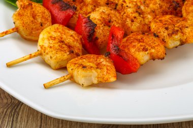 Izgara kaplan karides şiş