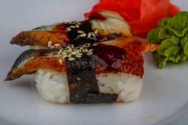 yılan balığı suşi