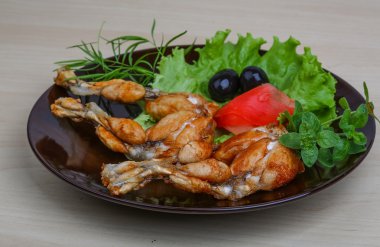 Fried kurbağa bacağı