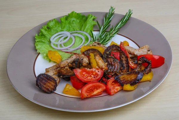 Sebzeli kızarmış domuz.