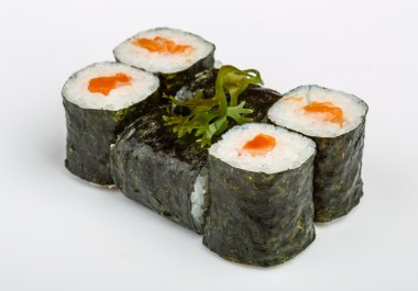 Japonya suşi somon ile