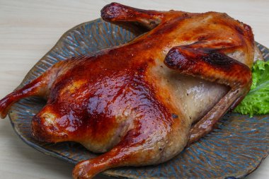 Marul ile kızarmış ördek