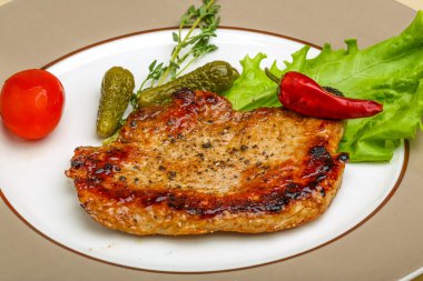 Biber ile kavrulmuş domuz eti