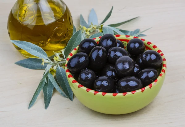 Black olives  in bowl