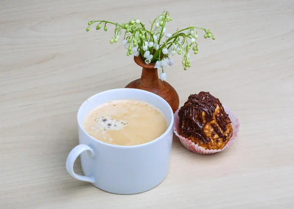 Espresso con torta su legno — Foto Stock