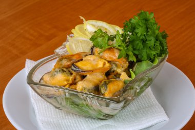 Tereyağı soslu midye