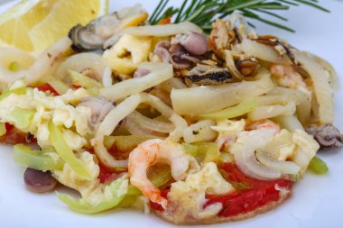 Deniz ürünleri kokteyl